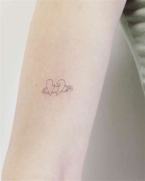 tatuajes de 6 cm para mujeres|tatuajes de corazones pequenos.